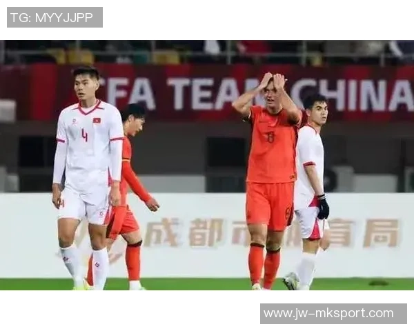 2-0！被脚后跟进球，输不起？韩媒破防：咱们的对手是国足